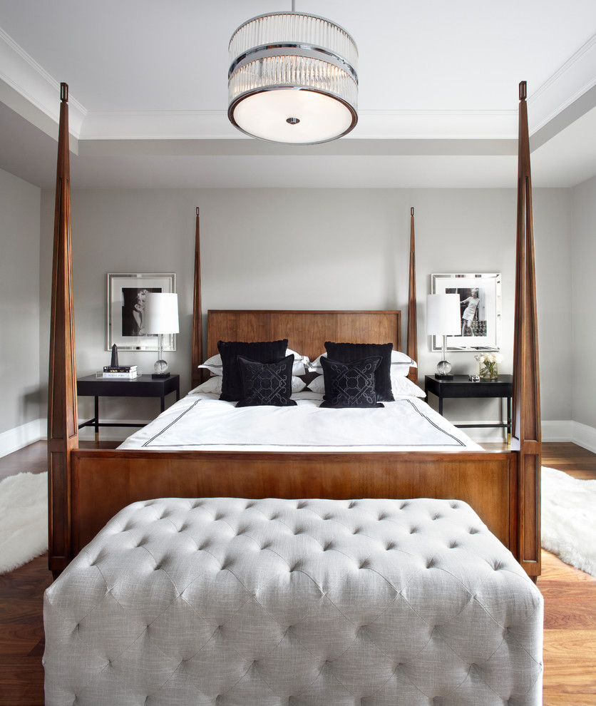 Идея дизайна: спальня в стиле неоклассика (современная классика) с серыми стенами
