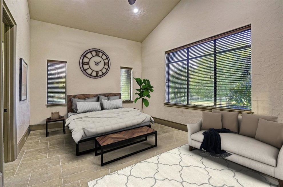 На фото: огромная гостевая спальня (комната для гостей) в стиле неоклассика (современная классика) с белыми стенами, полом из керамической плитки и бежевым полом с