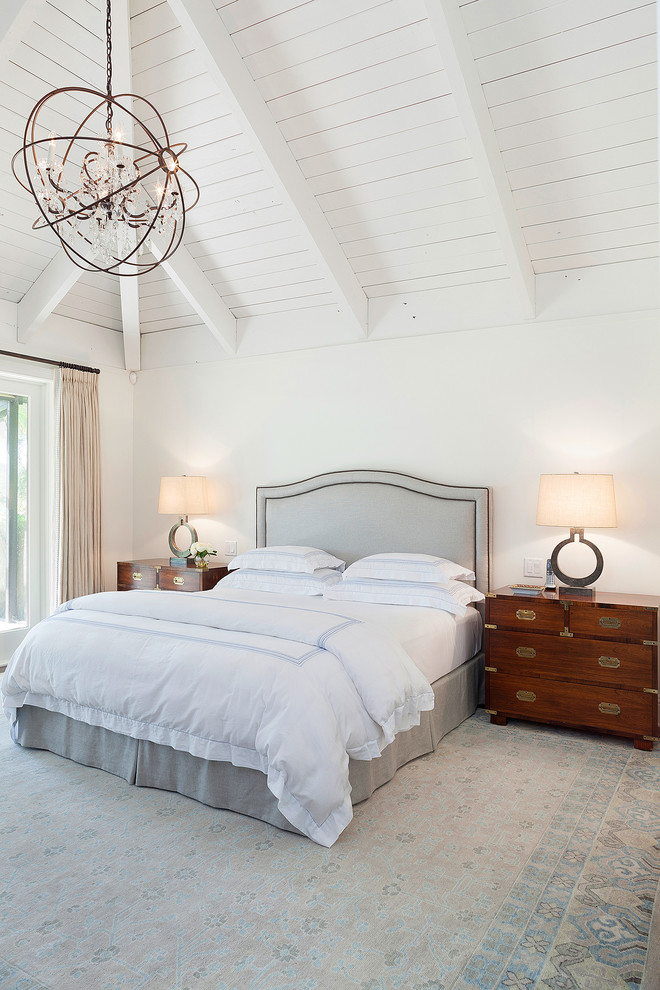 Inspiration for a traditional bedroom in Miami with white walls.