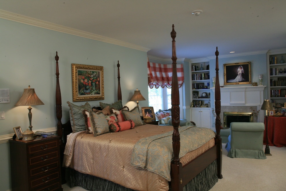 Example of a classic bedroom design in Raleigh