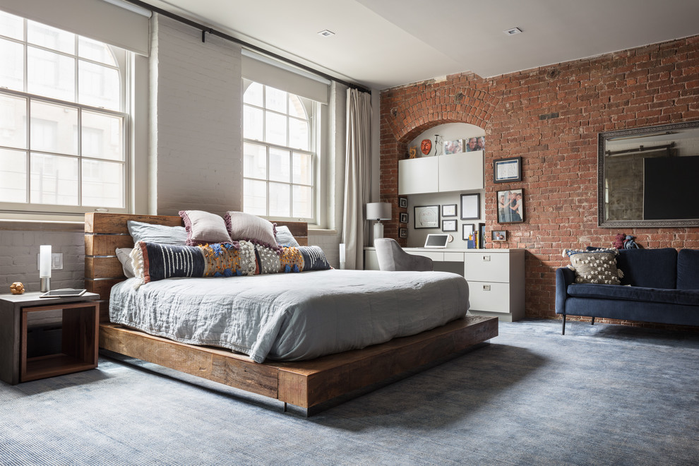 Идея дизайна: спальня в стиле лофт с белыми стенами, ковровым покрытием и синим полом