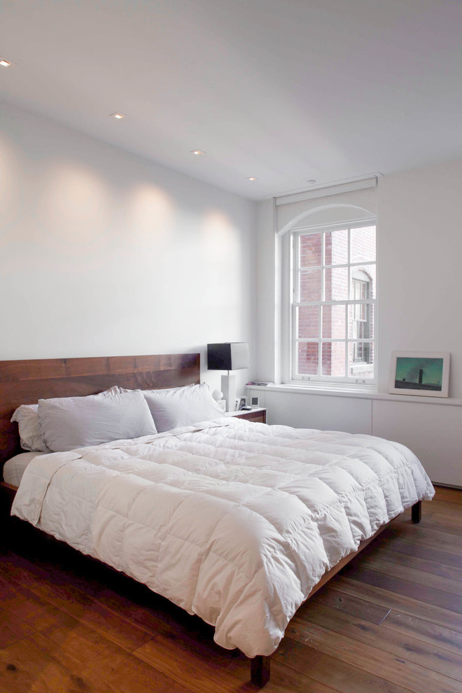 Foto di una camera da letto minimal con pareti bianche