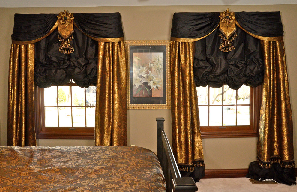 Example of a classic bedroom design in Cincinnati