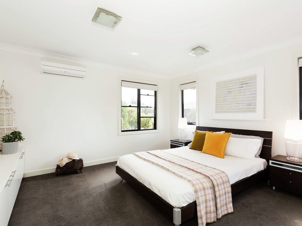 Diseño de dormitorio moderno con paredes blancas y moqueta