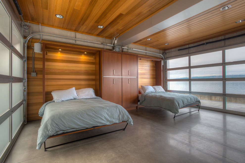 Idéer för små funkis gästrum, med betonggolv, bruna väggar och grått golv