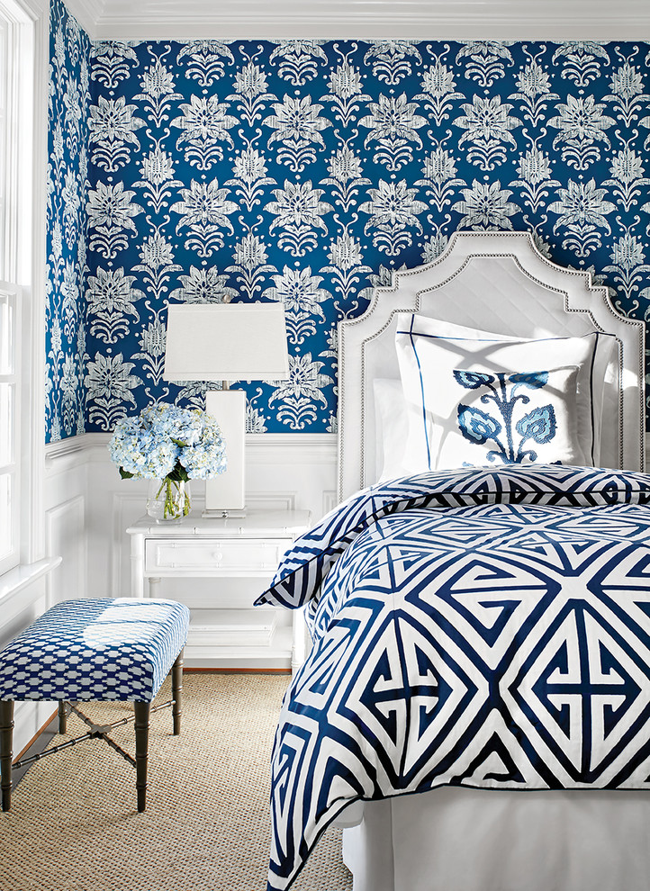 Bild på ett mellanstort funkis sovrum, med blå väggar