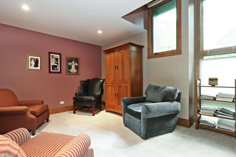 Пример оригинального дизайна: изолированная гостиная комната среднего размера в стиле ретро с розовыми стенами, ковровым покрытием, белым полом, с книжными шкафами и полками, потолком с обоями и обоями на стенах без камина, телевизора