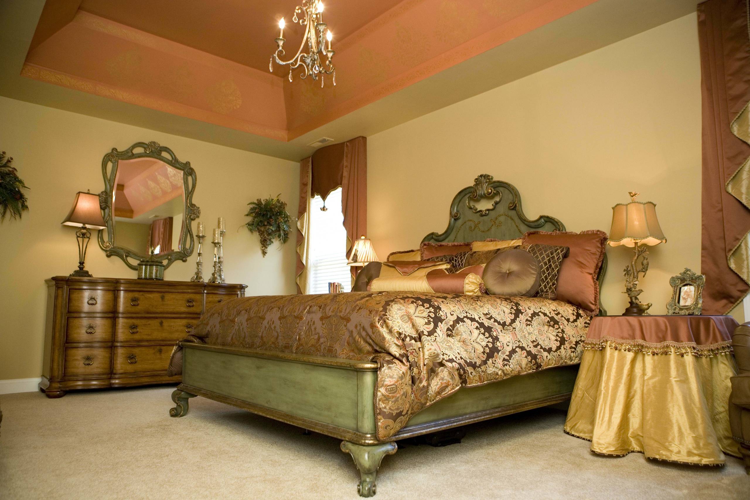 Tuscan C And Green Master Bedroom, Thomasville Hills Of Tuscany King Bed