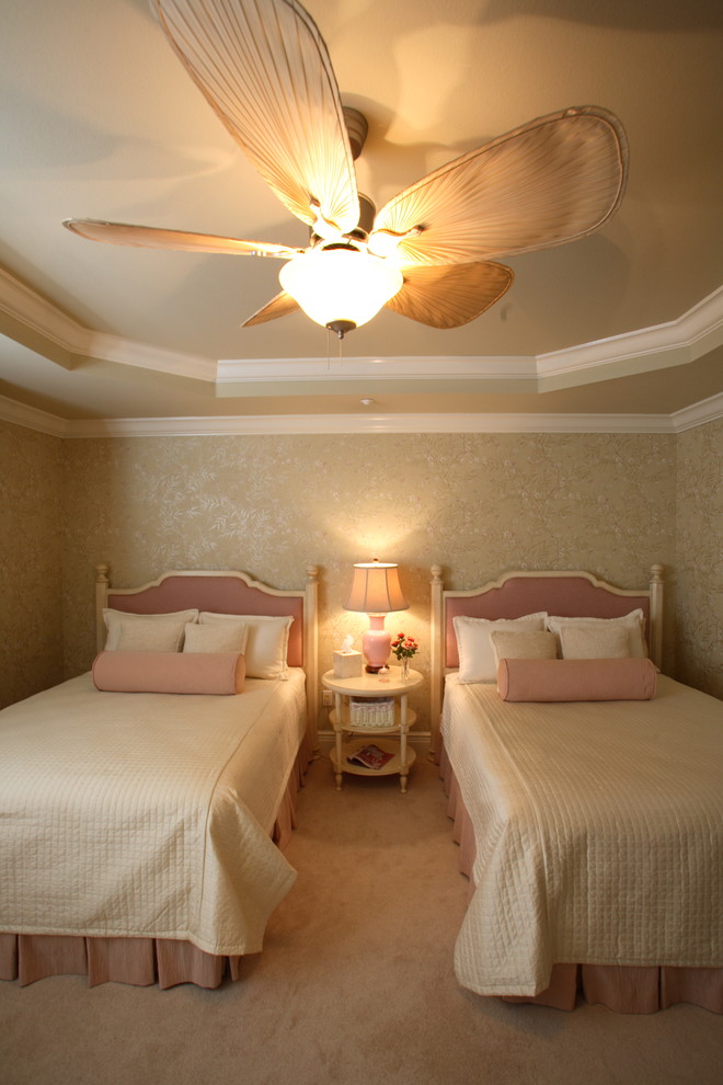 Bedroom - traditional bedroom idea in Tampa