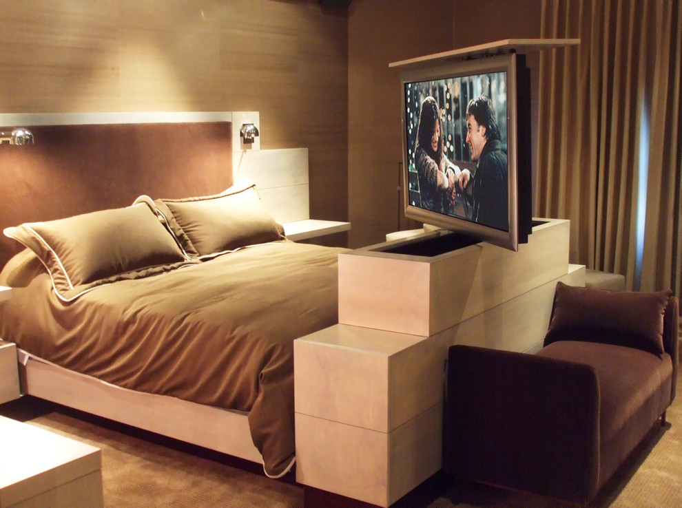 Стильный дизайн: спальня в современном стиле с телевизором - последний тренд