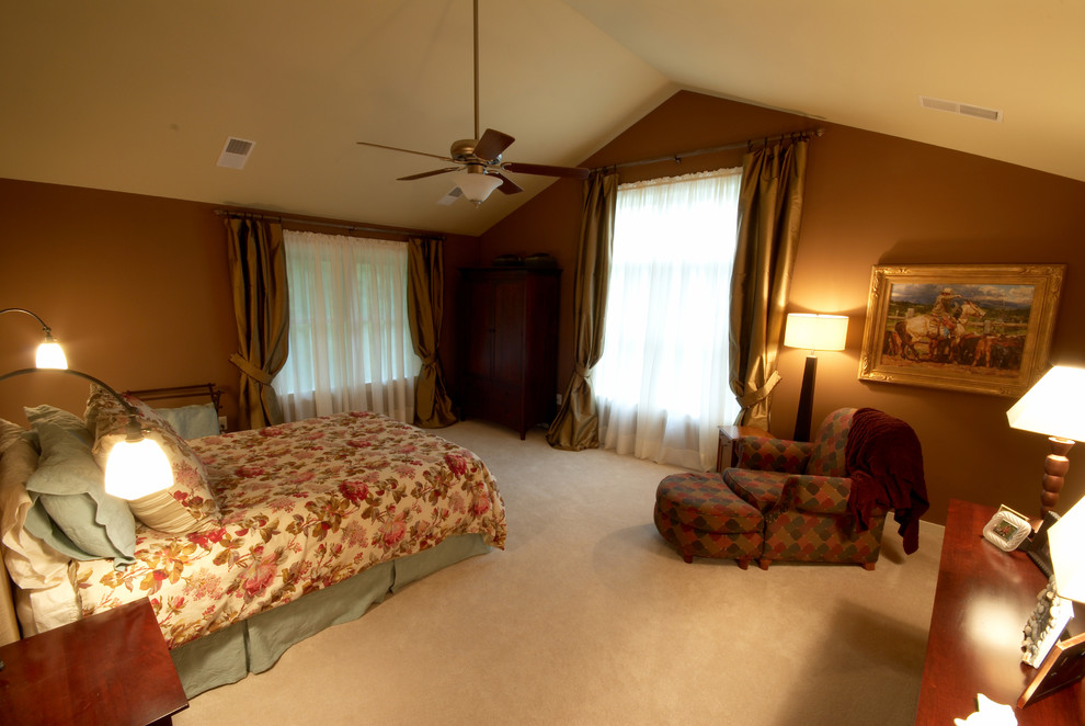 Example of a classic bedroom design in Columbus