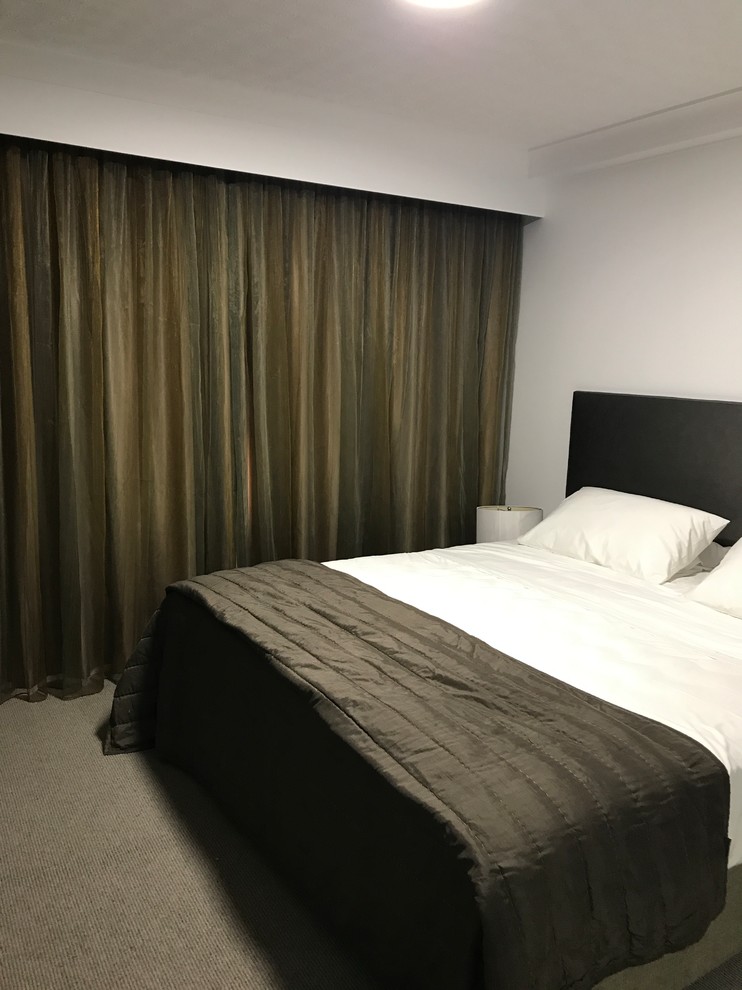Bedroom - mid-sized contemporary master bedroom idea in Gold Coast - Tweed
