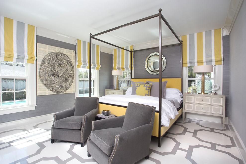 На фото: большая хозяйская спальня в стиле неоклассика (современная классика) с серыми стенами и деревянным полом без камина