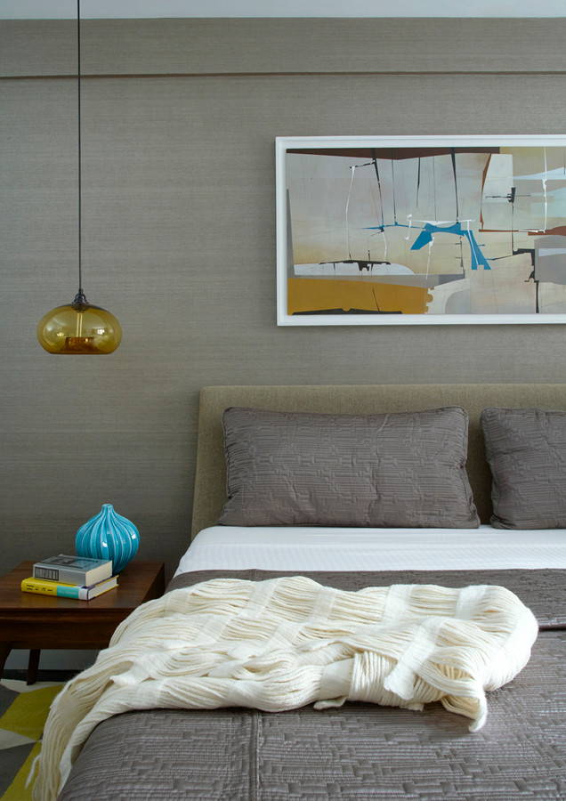 Foto de dormitorio principal vintage de tamaño medio con paredes grises y suelo de madera oscura