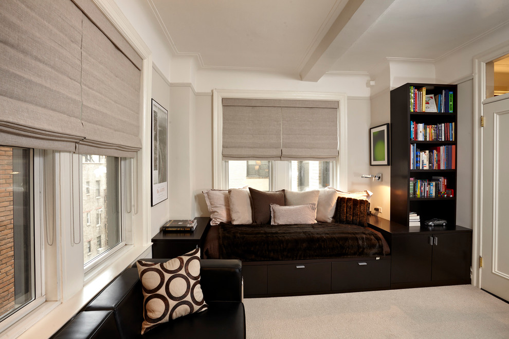Imagen de habitación de invitados contemporánea de tamaño medio sin chimenea con moqueta y paredes beige