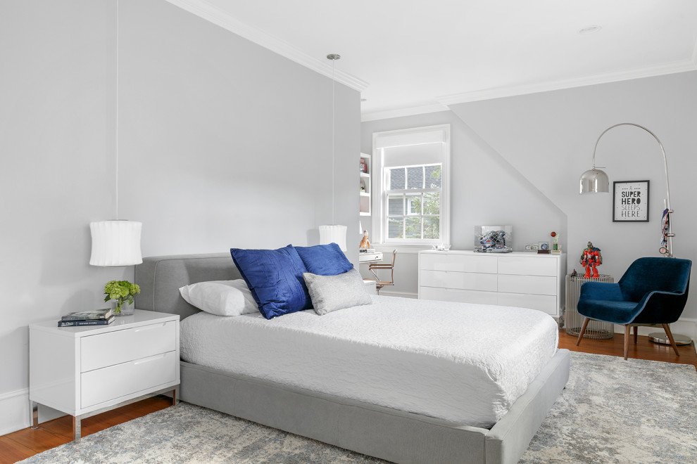 Идея дизайна: спальня среднего размера в стиле модернизм с серыми стенами и паркетным полом среднего тона