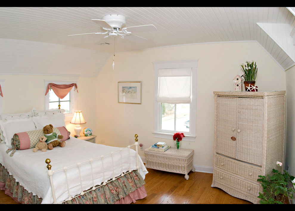 Example of a cottage bedroom design in Seattle
