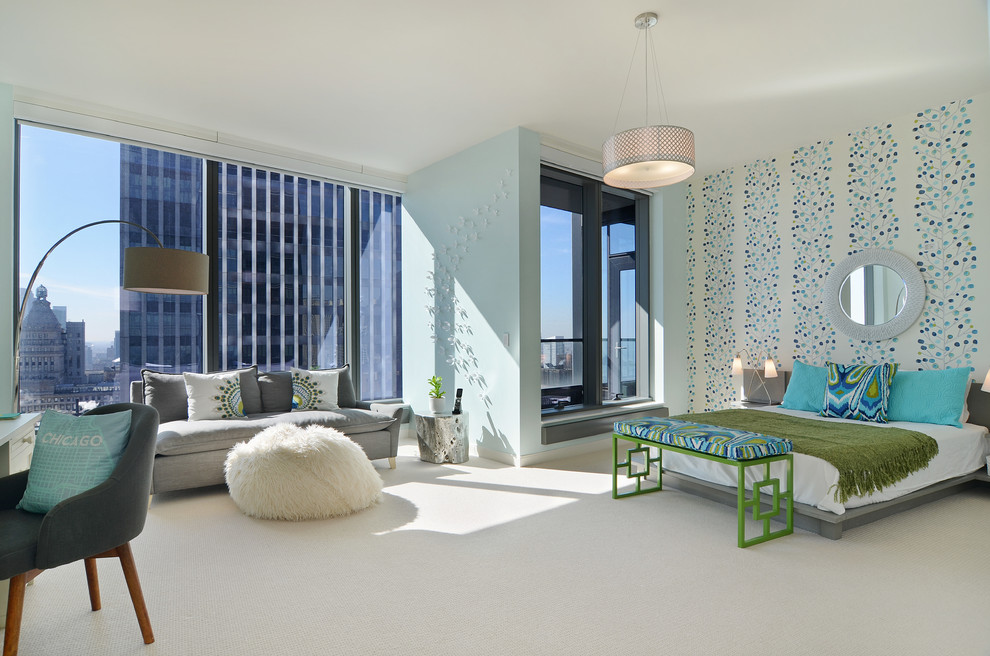Idée de décoration pour une chambre avec moquette design avec un mur multicolore.