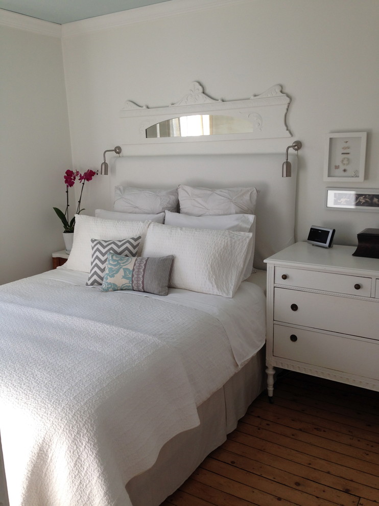 Inspiration for a country bedroom in Toronto with white walls.