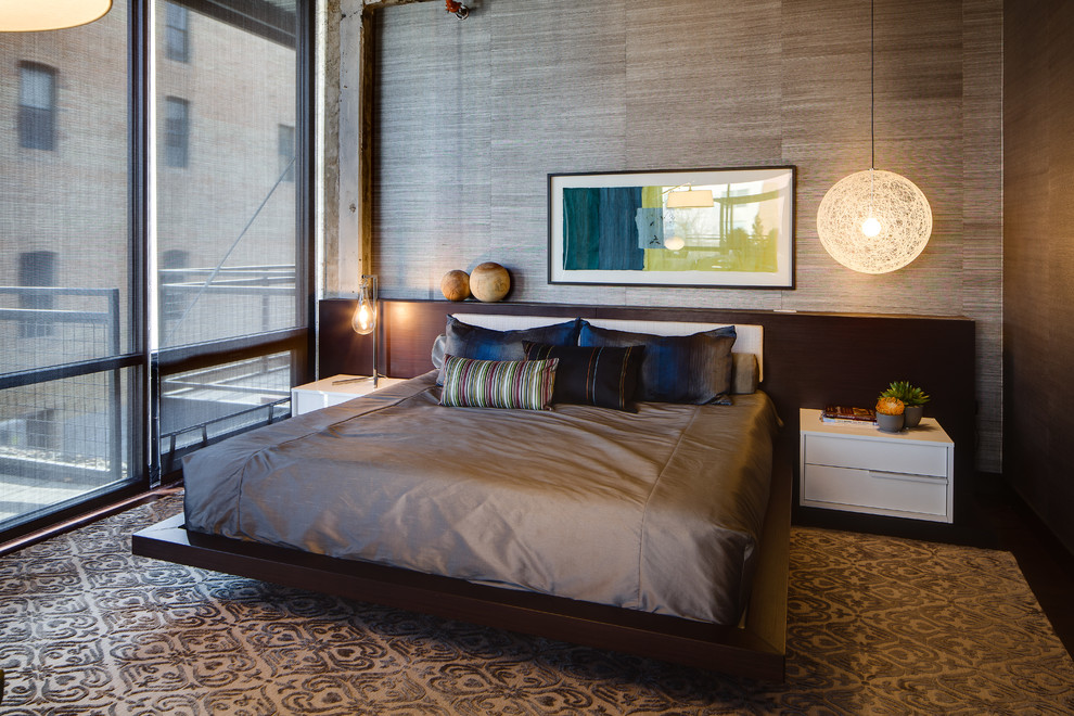 Пример оригинального дизайна: спальня на мансарде в стиле лофт
