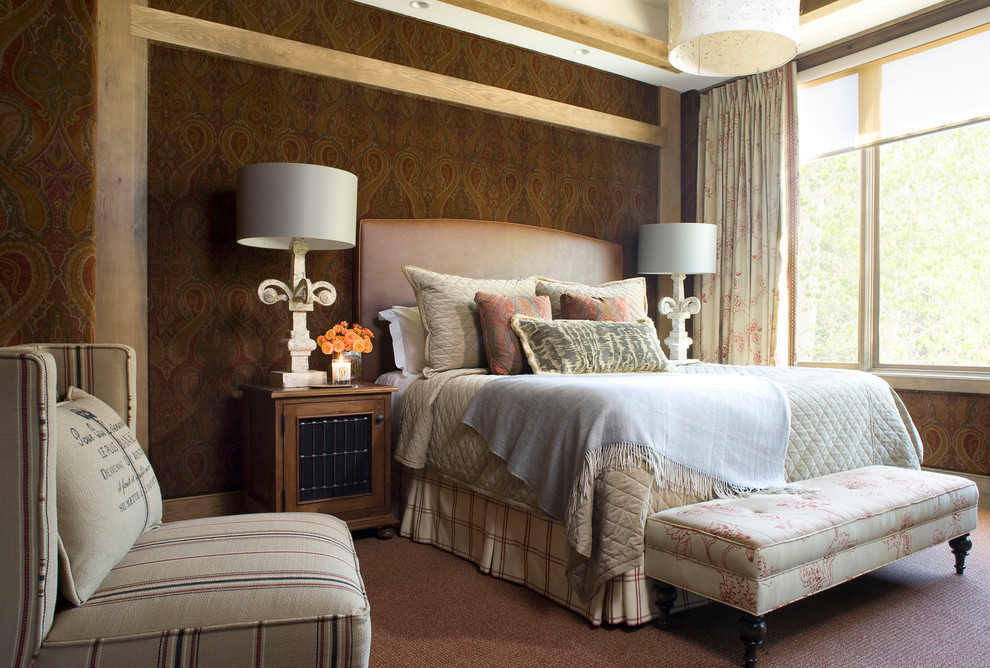 デンバーにあるコンテンポラリースタイルのおしゃれな寝室 (マルチカラーの壁、カーペット敷き)