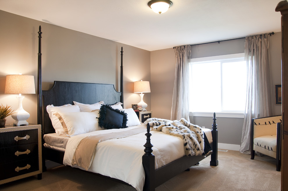 Идея дизайна: спальня в классическом стиле с серыми стенами и ковровым покрытием без камина