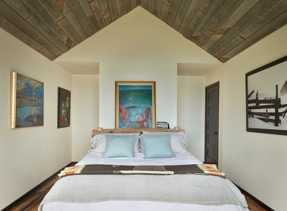 Imagen de dormitorio romántico de tamaño medio