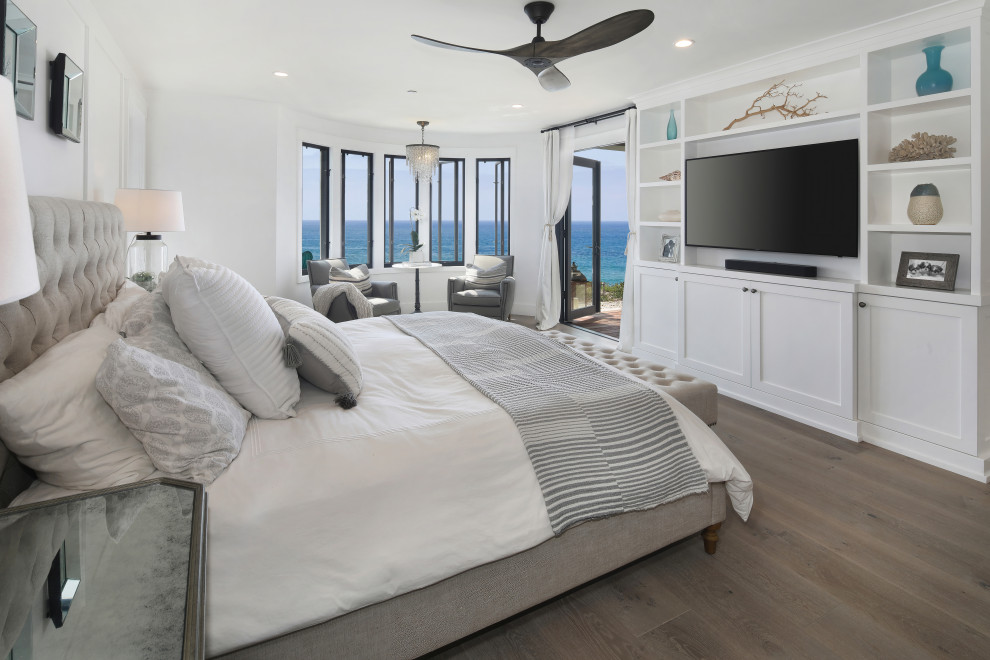 Beach style bedroom photo in Orange County