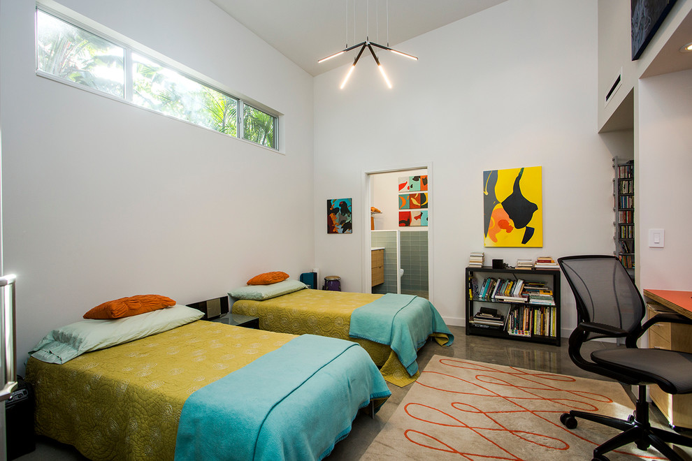 Ejemplo de dormitorio vintage con paredes blancas y suelo de cemento