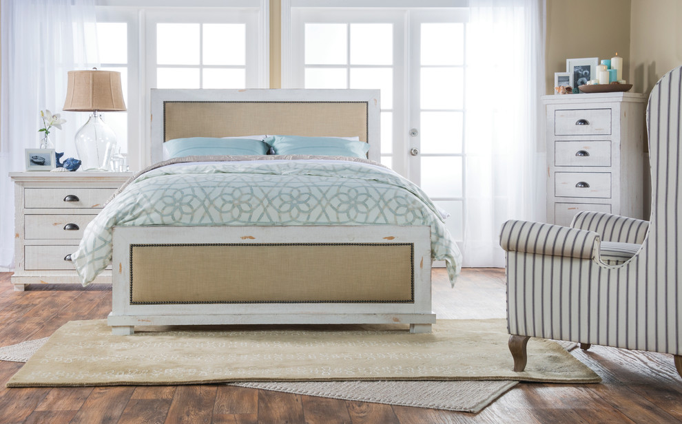 Mid-sized cottage guest medium tone wood floor bedroom photo in Los Angeles with beige walls and no fireplace