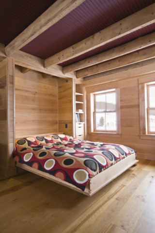 На фото: гостевая спальня среднего размера, (комната для гостей) в современном стиле с
