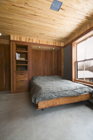 Esempio di una camera degli ospiti contemporanea di medie dimensioni con pareti beige, moquette e pavimento grigio