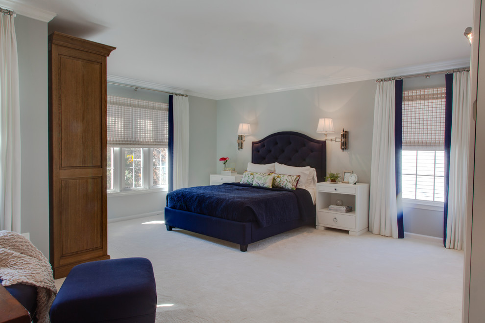 Diseño de dormitorio principal bohemio de tamaño medio con paredes grises, moqueta y suelo blanco