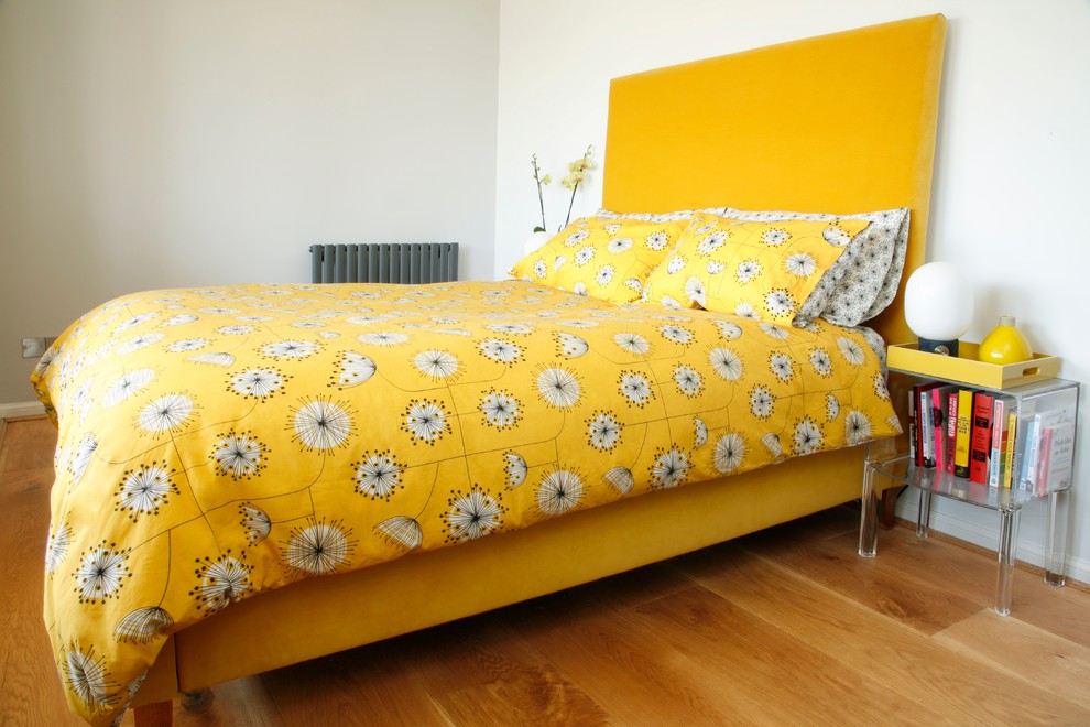 Bedroom - contemporary bedroom idea in London