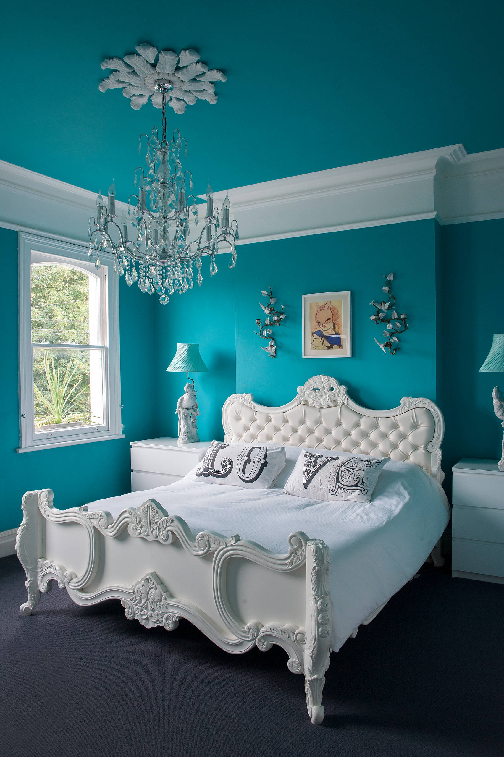 Teal and 2024 white room