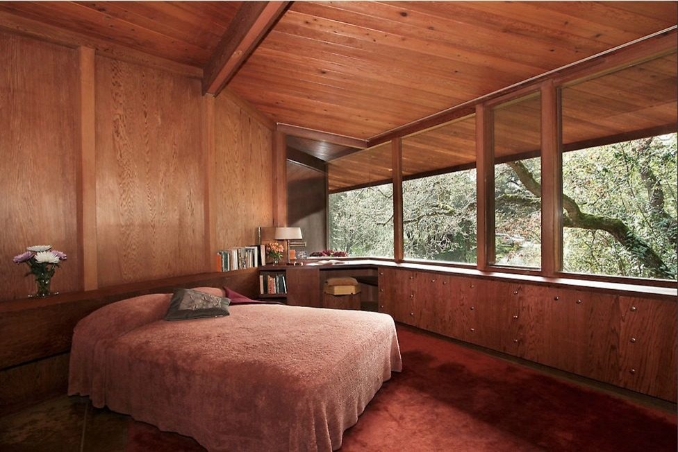 Small retro master bedroom in San Francisco.