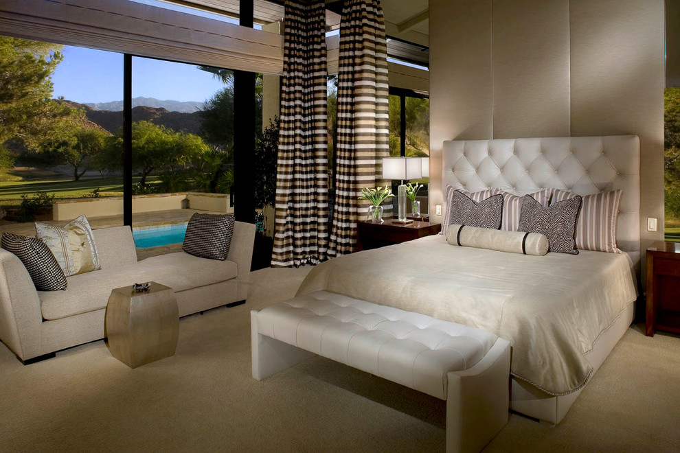 Стильный дизайн: хозяйская спальня в стиле неоклассика (современная классика) с ковровым покрытием без камина - последний тренд