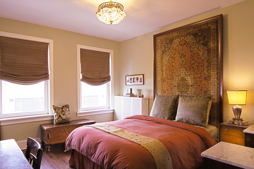 Example of an eclectic bedroom design in Chicago