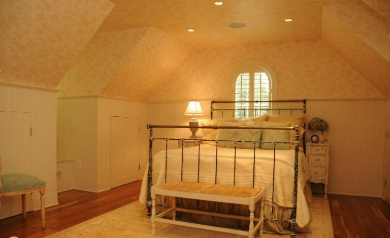 ワシントンD.C.にあるカントリー風のおしゃれな寝室のインテリア
