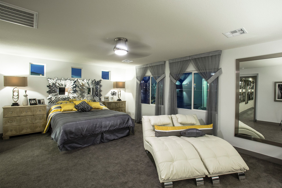 Diseño de dormitorio principal ecléctico grande con paredes grises y moqueta