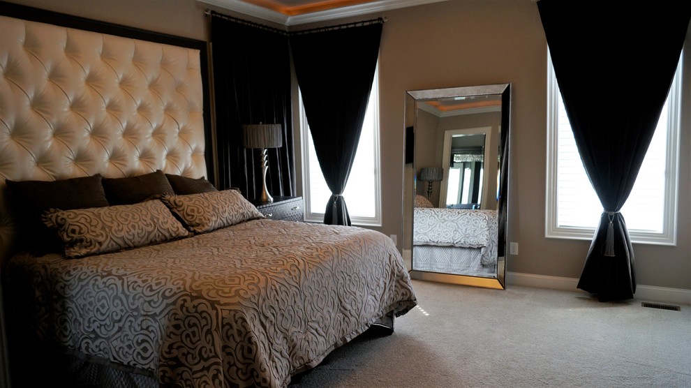 Bedroom - mid-sized master carpeted bedroom idea in Columbus with gray walls