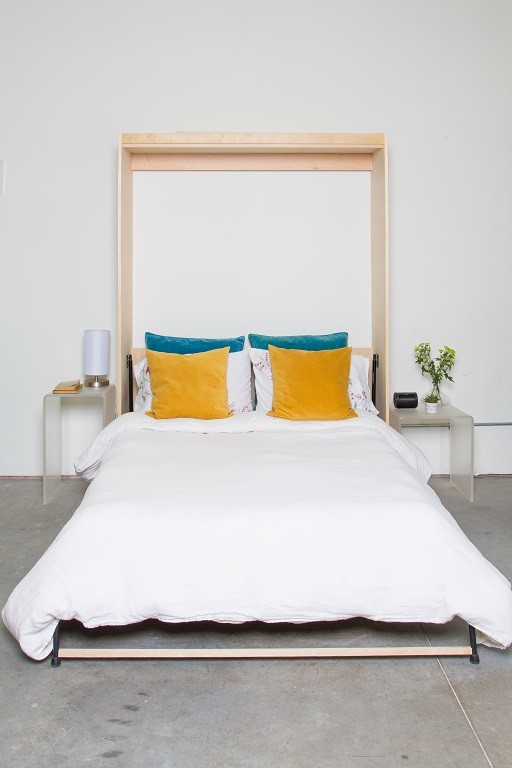 Inspiration för små moderna sovrum, med vita väggar, betonggolv och grått golv