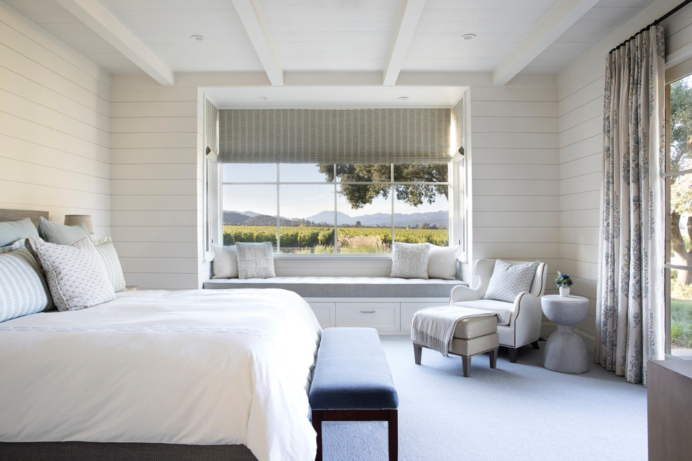 Diseño de dormitorio de estilo de casa de campo con paredes blancas, moqueta, suelo gris, vigas vistas, machihembrado y machihembrado