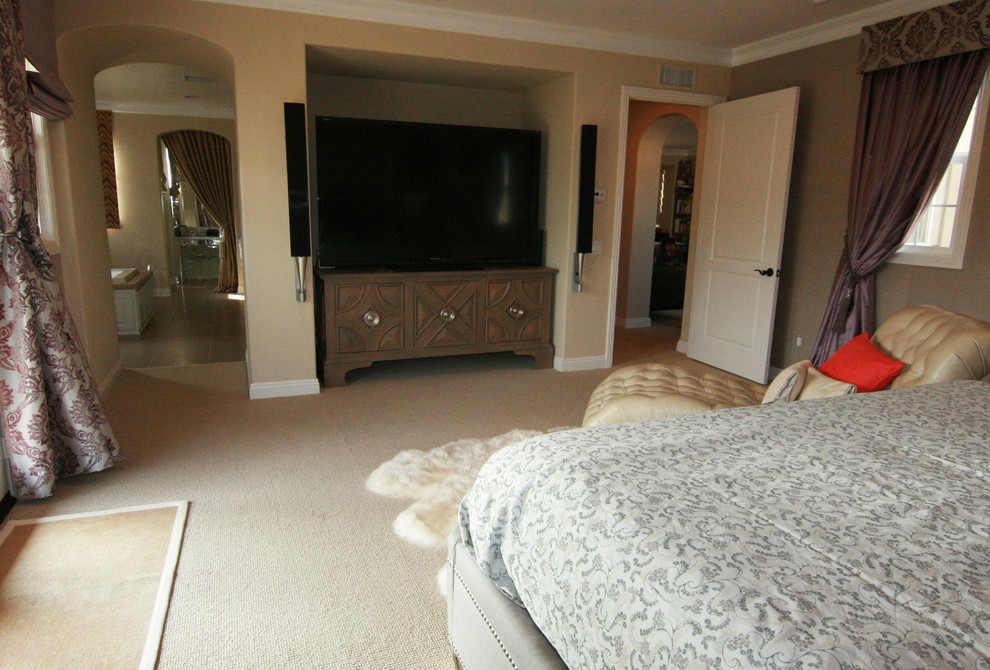 Bedroom - eclectic master carpeted bedroom idea in Los Angeles