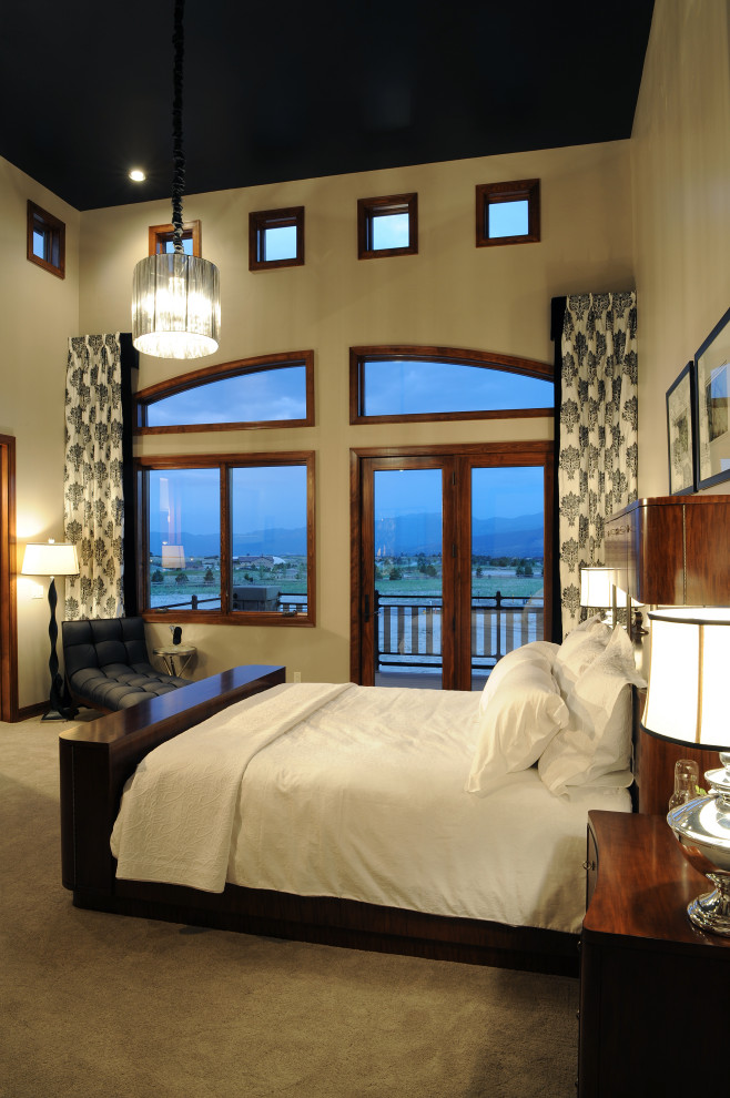 Стильный дизайн: хозяйская спальня среднего размера в стиле модернизм с двусторонним камином и сводчатым потолком - последний тренд