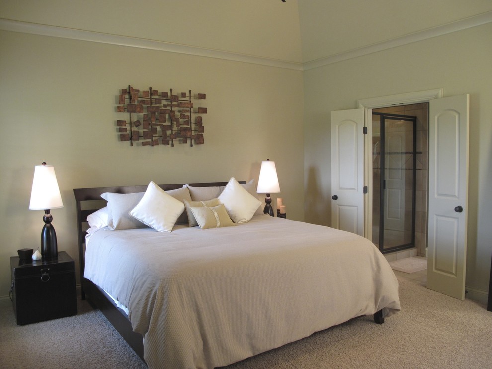 This is an example of a contemporary bedroom in Jackson with beige walls, carpet and no fireplace.