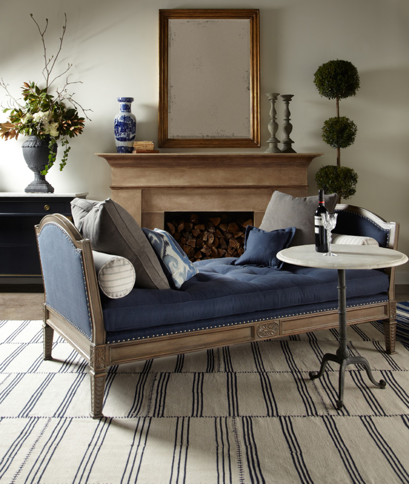 Exemple d'une chambre parentale chic de taille moyenne avec un mur gris et un sol en carrelage de céramique.