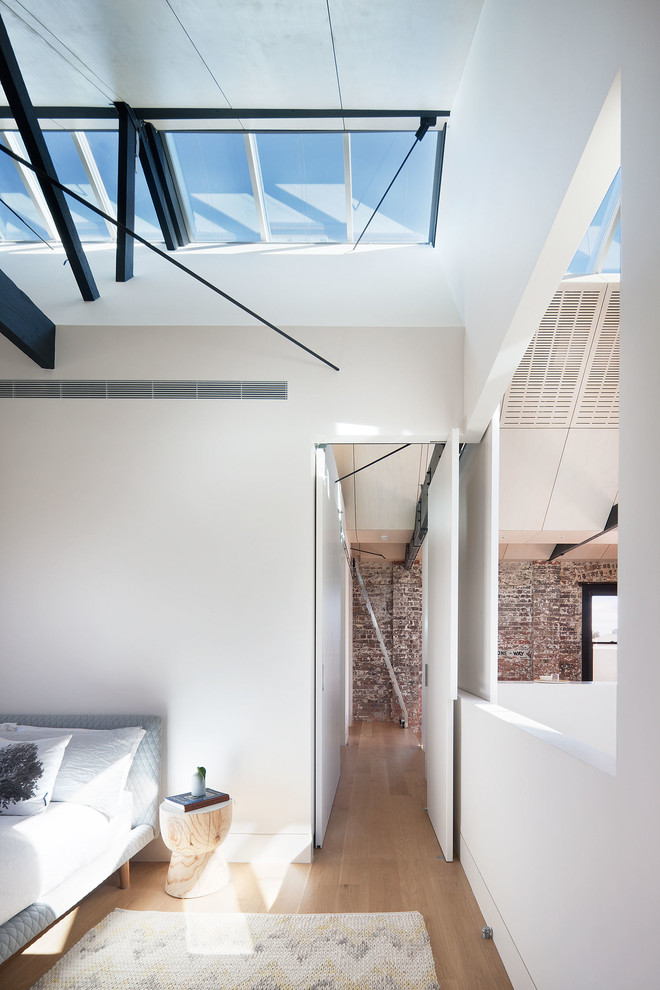 Bedroom - contemporary bedroom idea in Melbourne