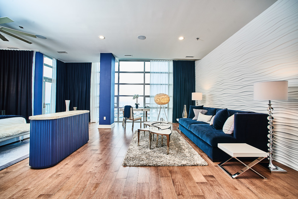 На фото: огромная хозяйская спальня в современном стиле с синими стенами, паркетным полом среднего тона и коричневым полом без камина