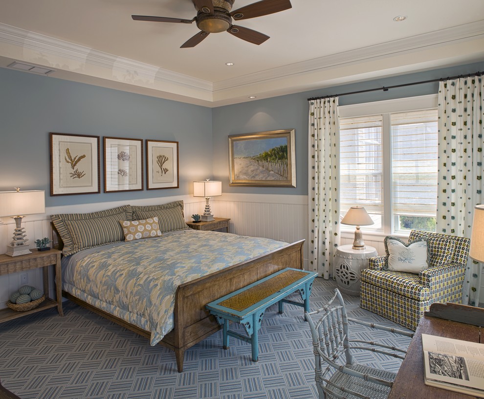 Свежая идея для дизайна: большая спальня в морском стиле с синими стенами, ковровым покрытием и синим полом без камина - отличное фото интерьера